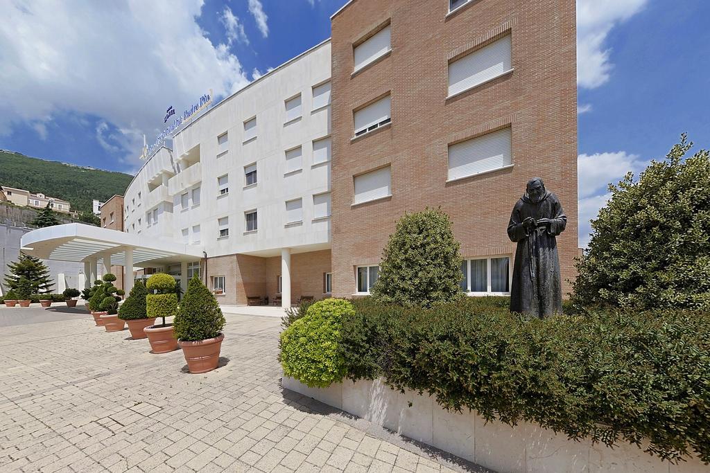 Hotel Centro Di Spiritualita Padre Pio San Giovanni Rotondo Exterior foto